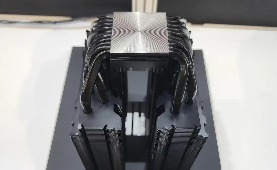 Cryorig lança novos coolers e gabinete sem ventoinhas para PCs