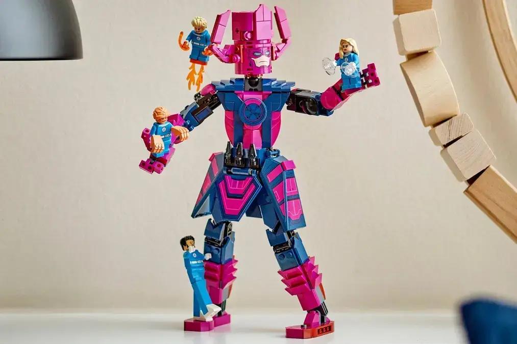 Lego lança novo conjunto do Quarteto Fantástico com Galactus em versão de blocos