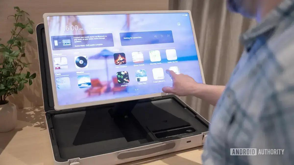 Monitor portátil LG StandByME Go tem desconto de US$ 300 fora do Brasil