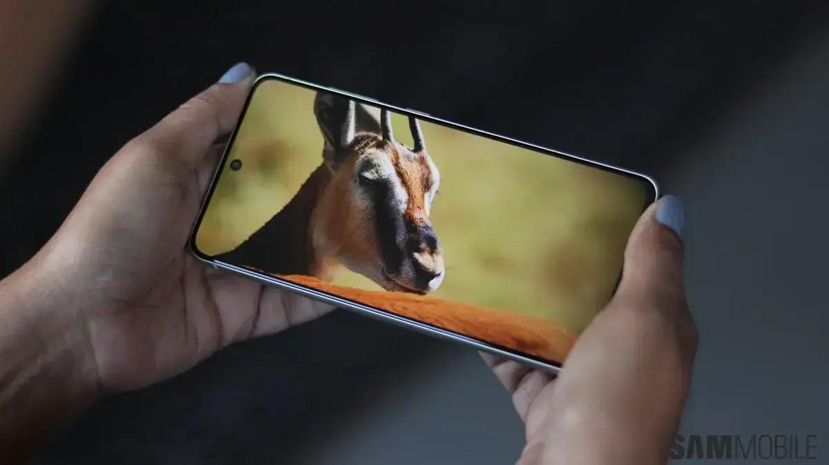 Problema de linha verde em celulares Samsung é registrado em vídeo pela primeira vez