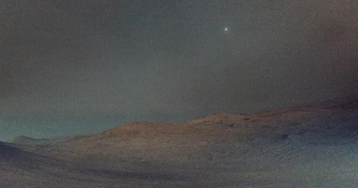 Rover da NASA captura imagem impressionante de Deimos, lua de Marte
