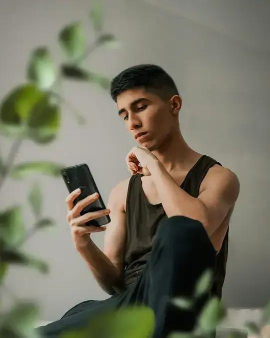 Perfis privados no Instagram são vistos como 'espaço sagrado' por jovens, revelam especialistas