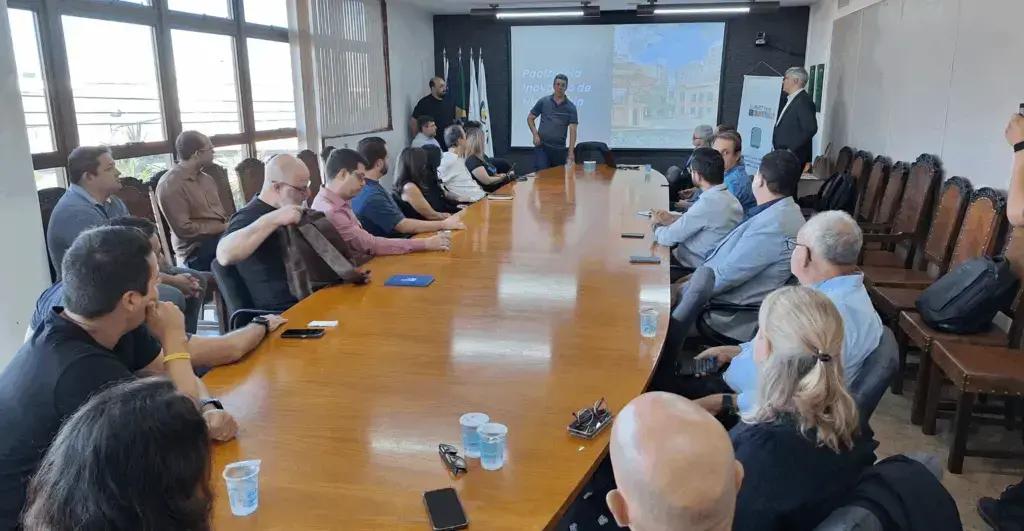 Uberlândia firma pacto para se consolidar como polo de inovação tecnológica
