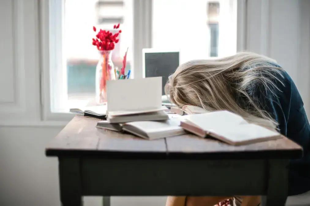 Empresas têm prazo estendido para se adequar às normas de saúde mental no trabalho