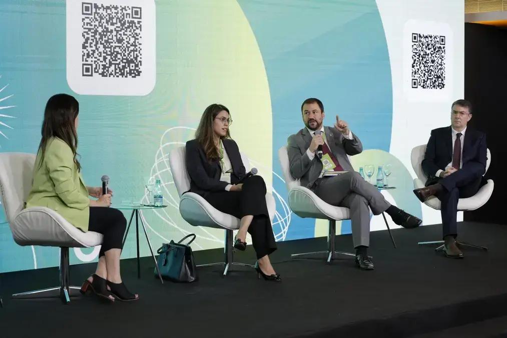 Governo revisa proposta para regular redes sociais com foco em segurança digital