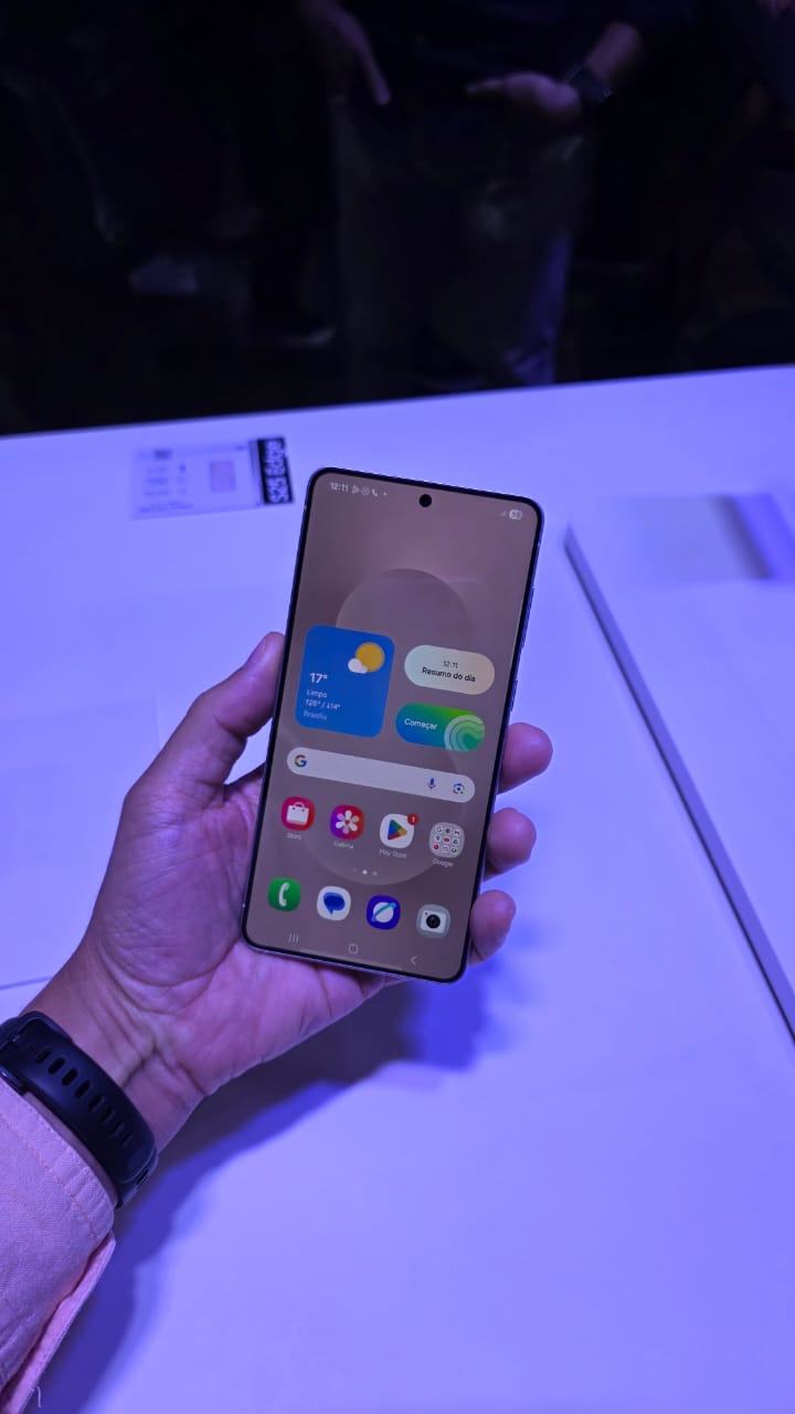 Samsung lança Galaxy S25 Edge, o smartphone mais fino do Brasil
