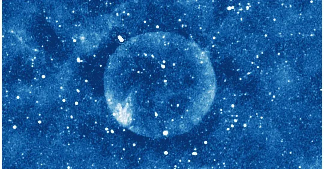 Descoberta Astronômica: Remanescente de Supernova com Forma Perfeita