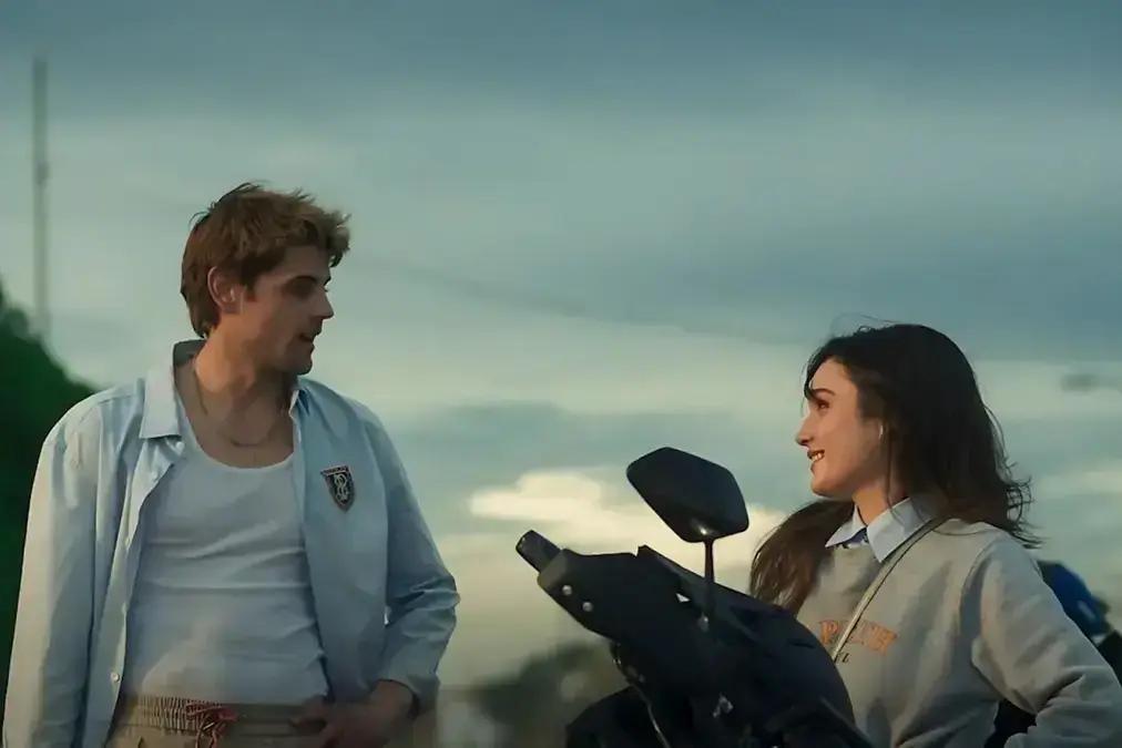 Por que mulheres inteligentes se interessam por romances tóxicos em filmes como 'Má Influência'