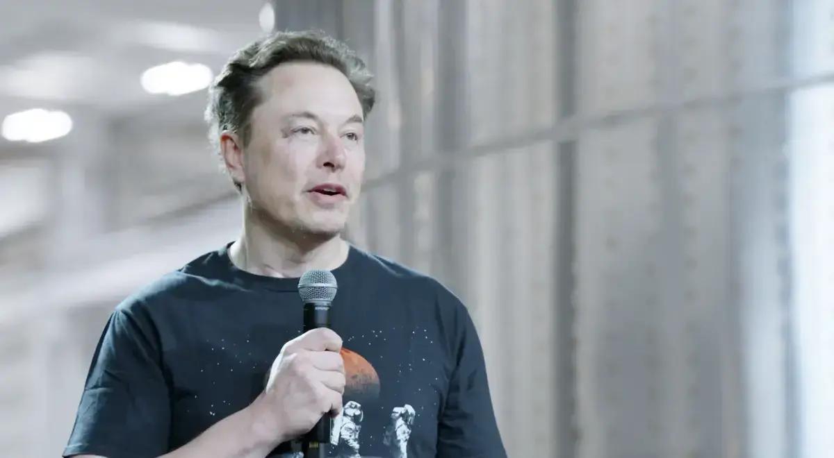 Elon Musk anuncia plano da SpaceX para enviar robô humanoide a Marte em 2026