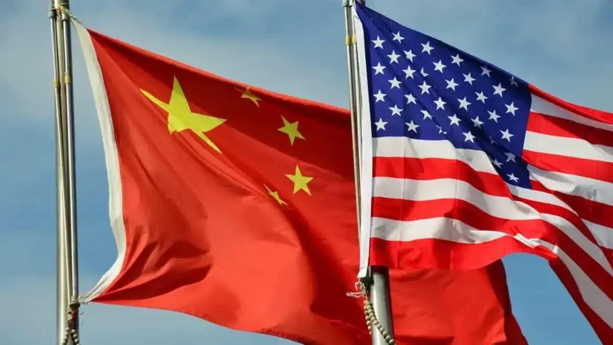 Trump pressiona Apple e Samsung a produzir nos EUA sob ameaça de tarifa de 25%