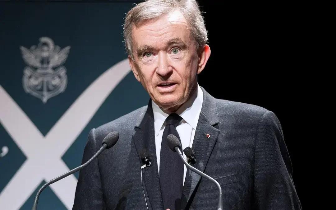CEO da LVMH alerta sobre riscos de tarifas de Trump para empresas europeias