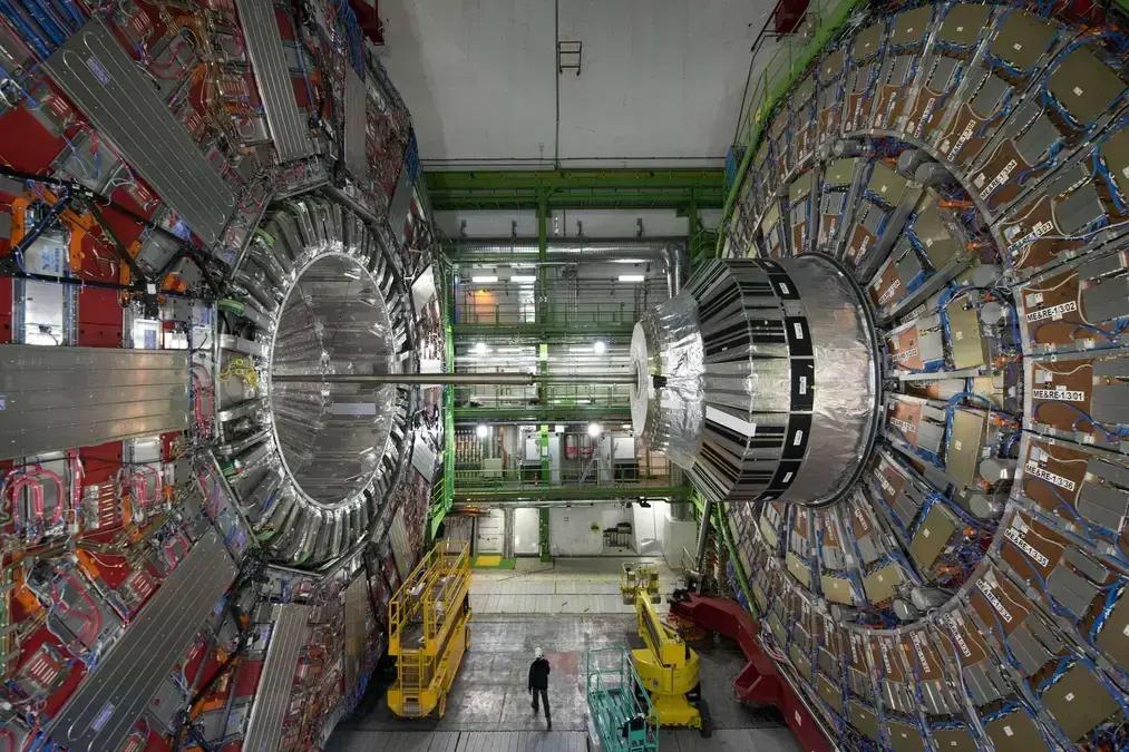 Cientistas do Cern transformam chumbo em ouro, mas apenas por fração de segundo