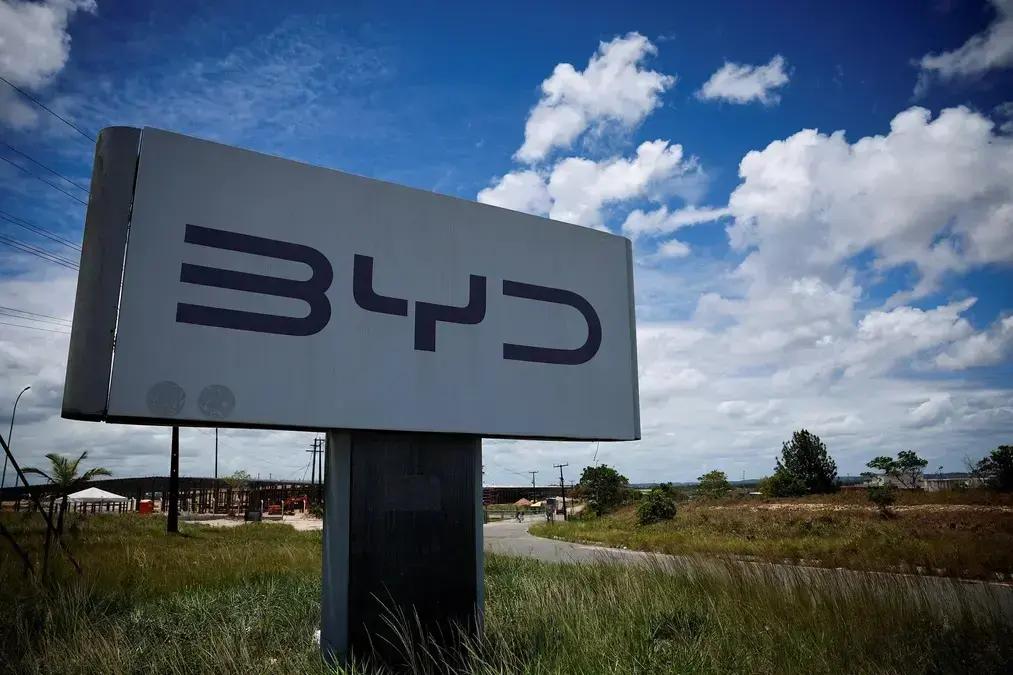 BYD supera Tesla em vendas de carros elétricos na Europa pela primeira vez