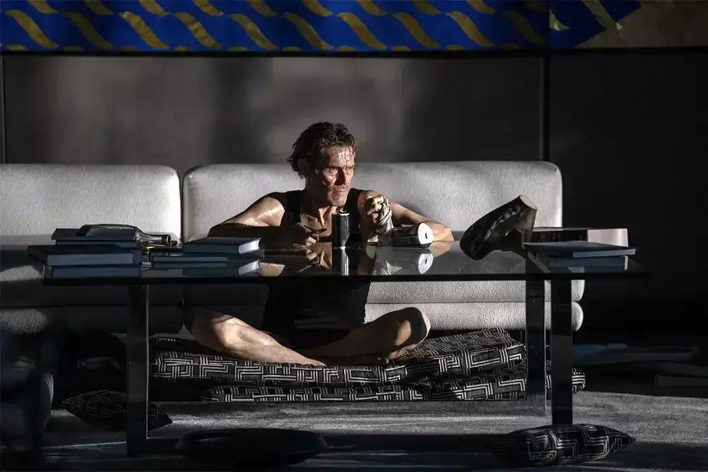 Willem Dafoe brilha em thriller psicológico 'Dentro' na Netflix