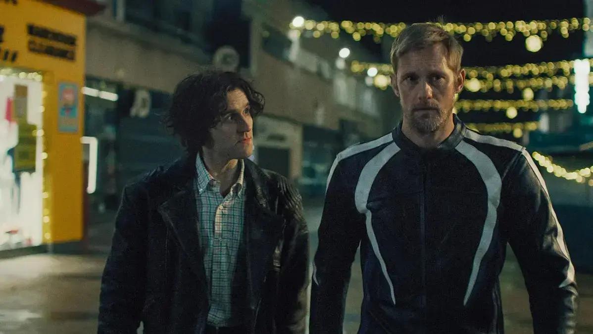 Filme 'Pillion', com Alexander Skarsgard e Harry Melling, é vendido para vários países