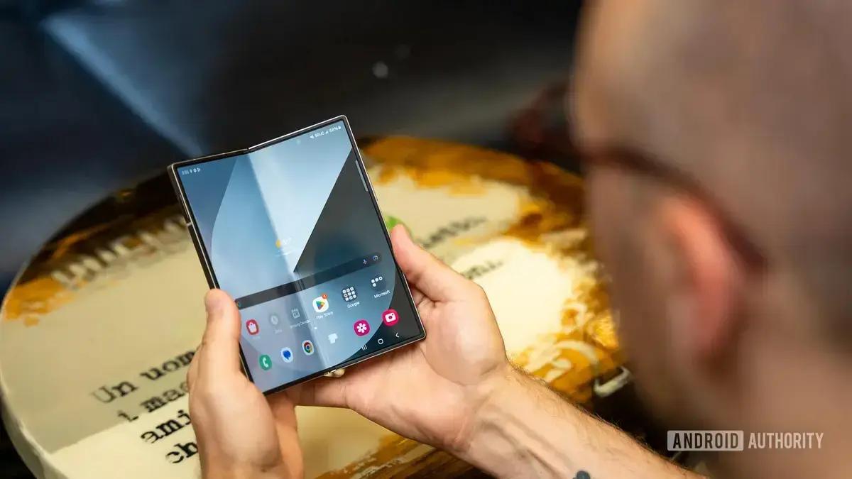 Samsung pode incluir teste gratuito da AI Premium da Google em novos dobráveis