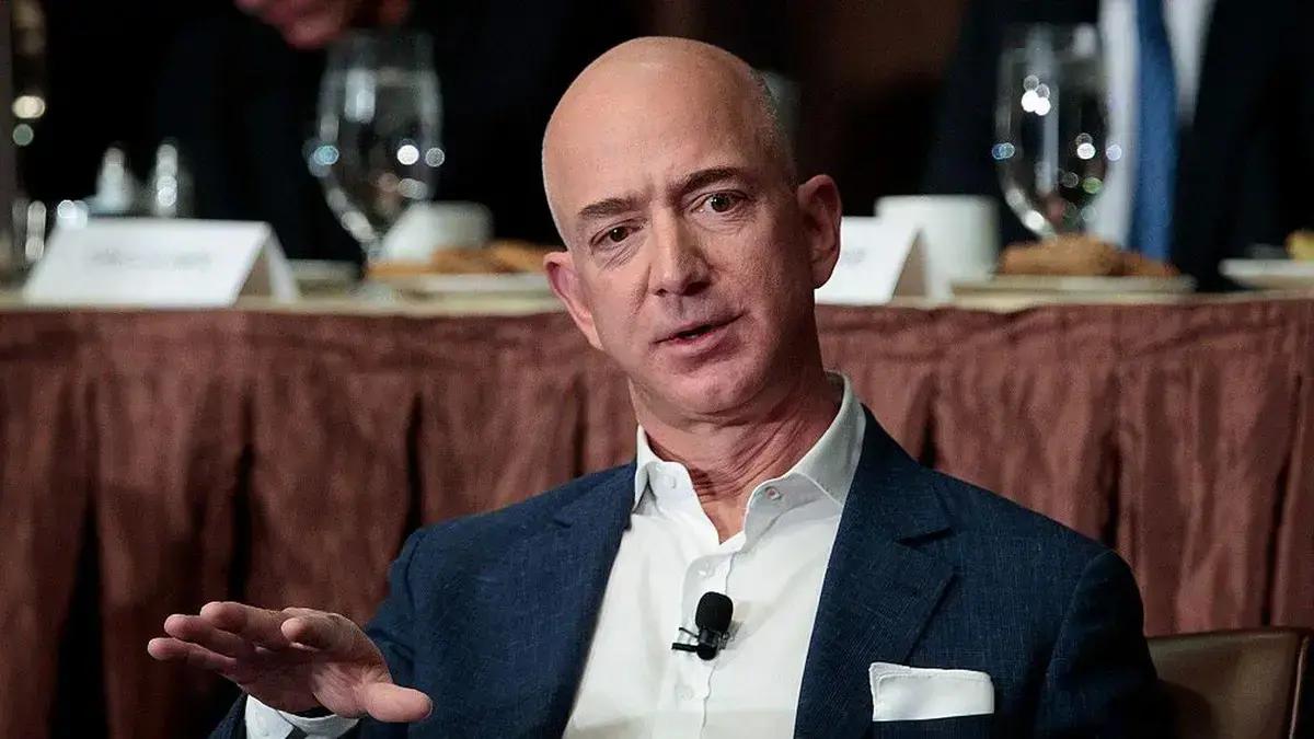 Jeff Bezos e a evolução de seus celulares ao longo dos anos no Brasil
