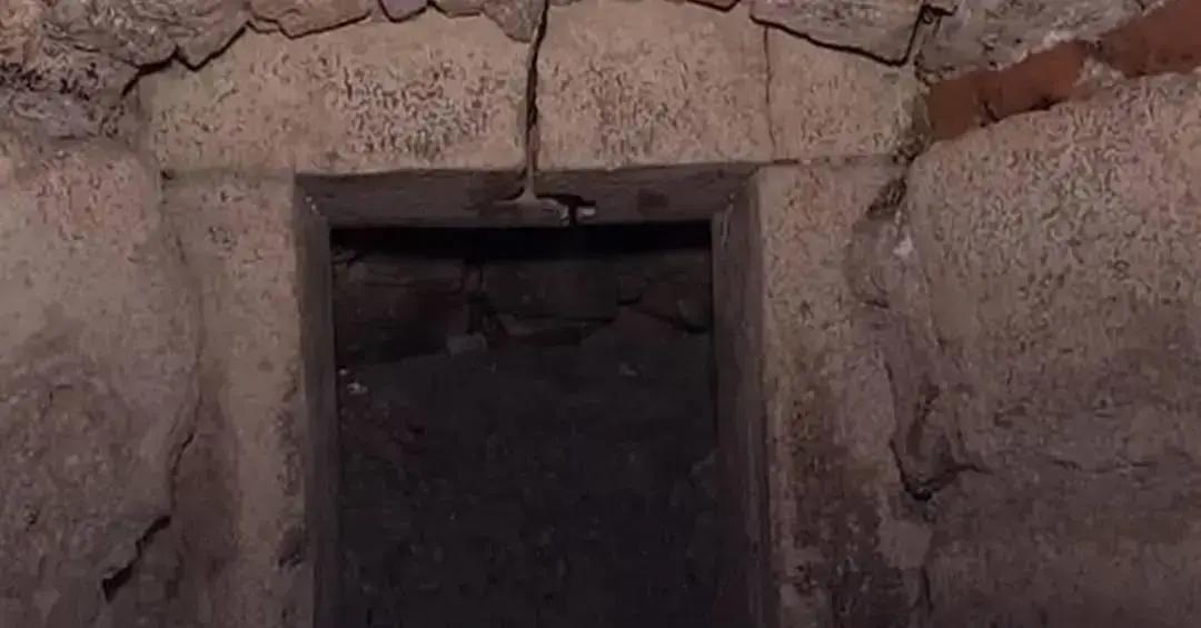 Câmara secreta é encontrada sob castelo na Ucrânia após 300 anos