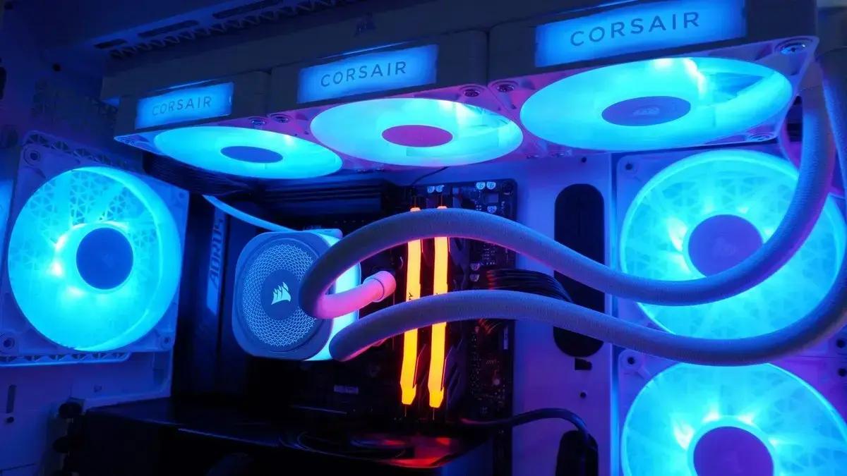 Corsair iCUE LINK TITAN 360 RX RGB: análise detalhada do water cooler premium