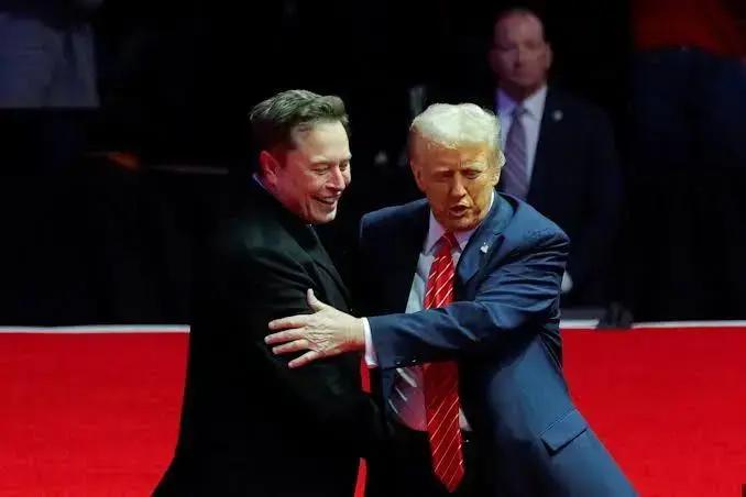 Trump expressa decepção com Elon Musk após mudanças em políticas de veículos elétricos