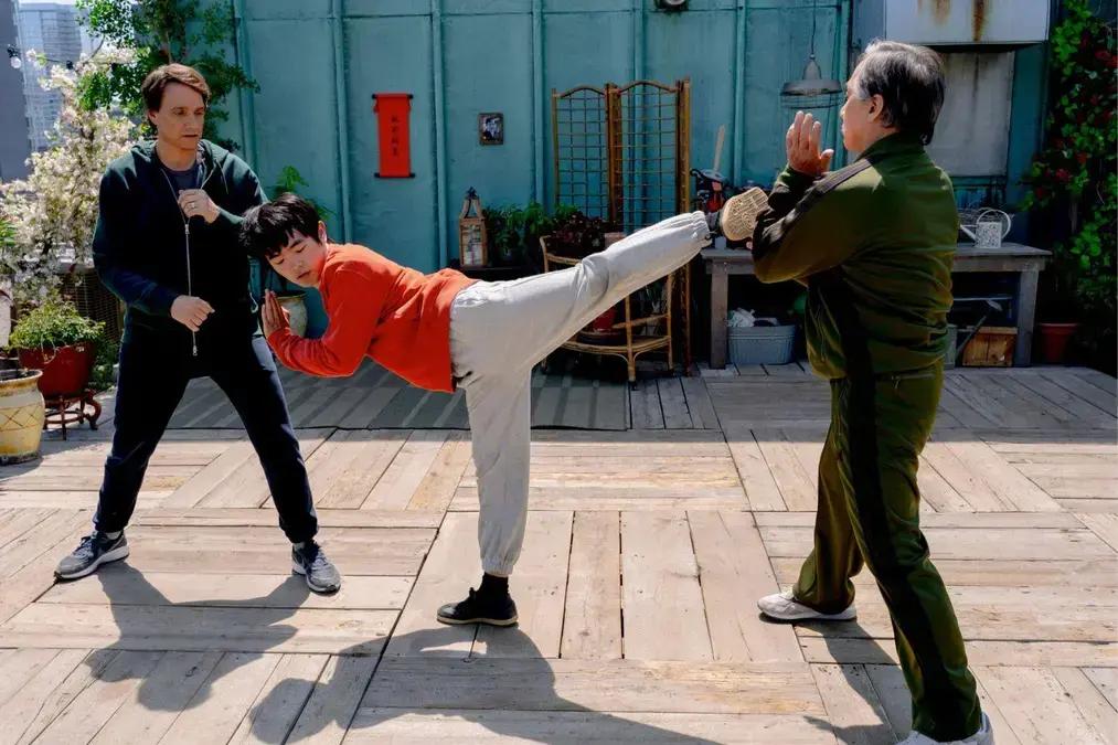 Cenas marcantes de 'Karate Kid: Lendas' estão no início e no fim do filme