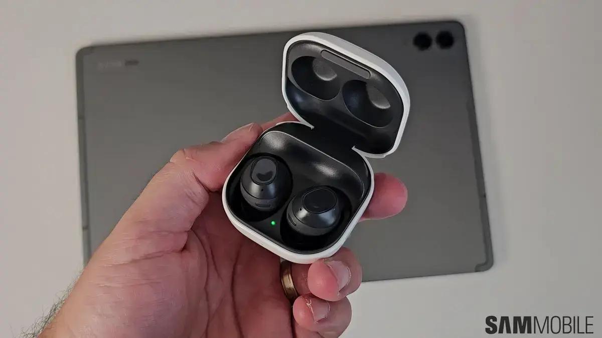 Fones de ouvido Galaxy Buds Core trazem recurso de cancelamento de ruído mesmo com preço acessível