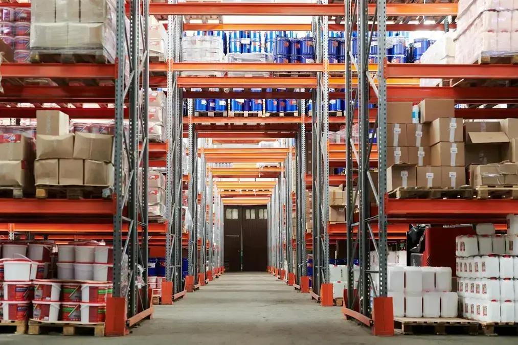 Galpões logísticos no Brasil valorizam 34% em três anos e registram menor taxa de vacância