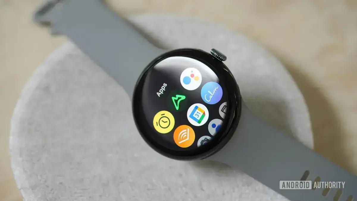 Gmail testa novo visual Material 3 Expressive no Wear OS para alguns usuários