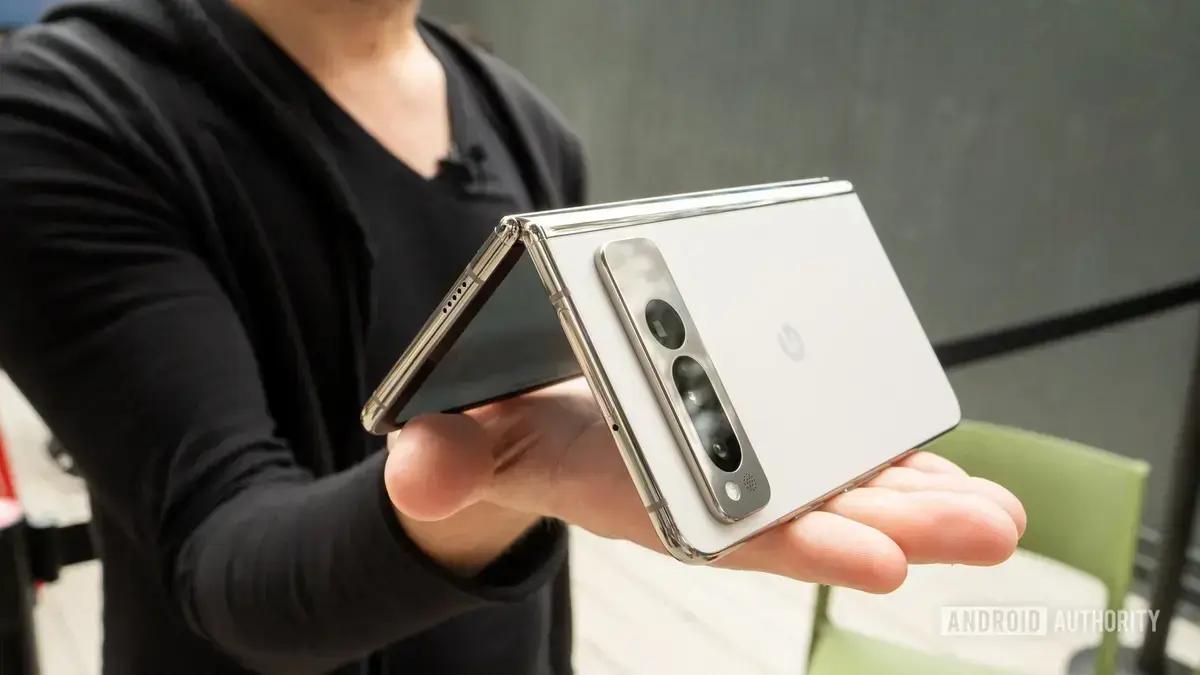 Google Pixel Fold está com desconto nos EUA por US$ 500
