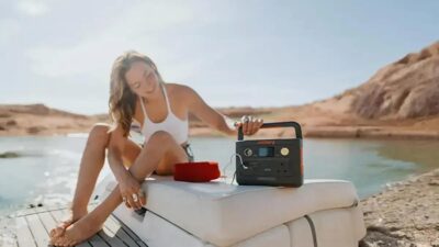 Estação portátil Jackery Explorer 300 Plus com desconto de US$ 100,99