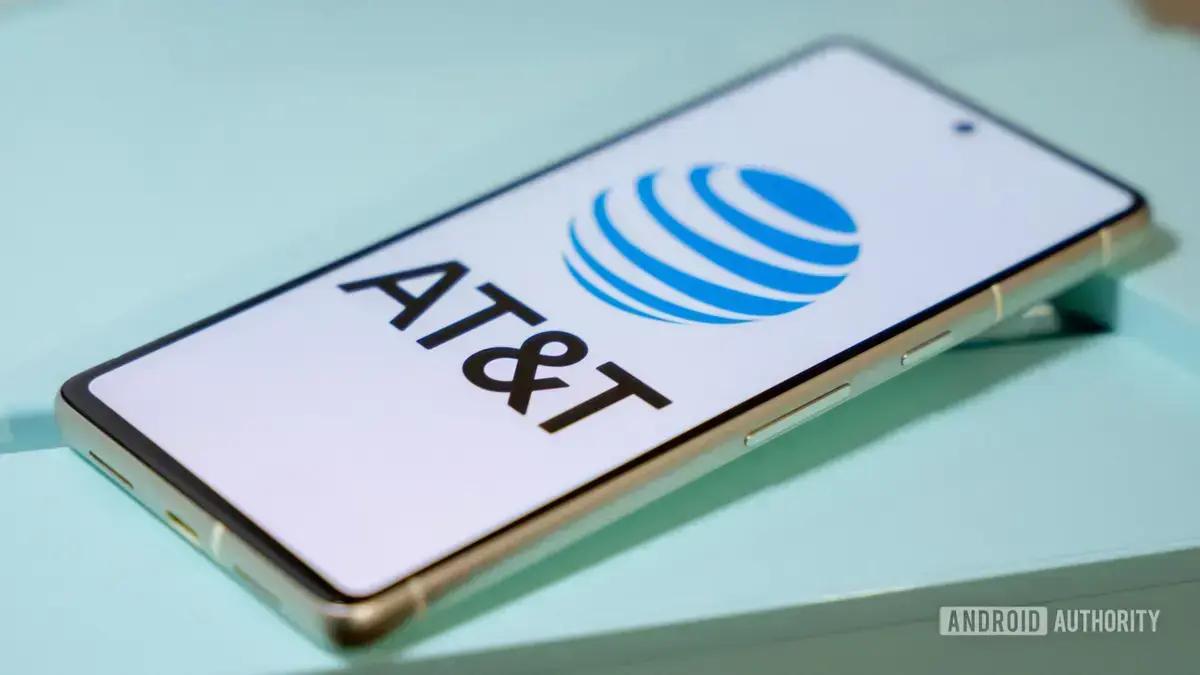 AT&T lança plano de celular acessível para pessoas com 55 anos ou mais nos EUA