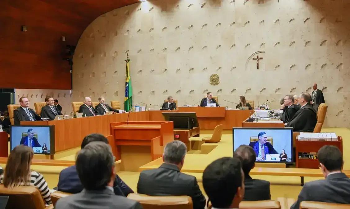 STF suspende julgamento sobre responsabilidade de redes sociais por conteúdo ilegal