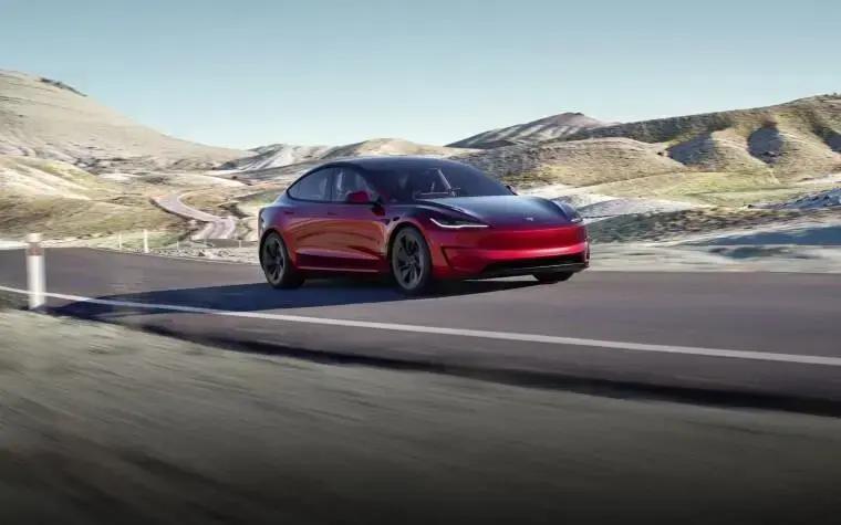 Tesla mantém sigilo sobre respostas à NHTSA em projeto de Robotaxi