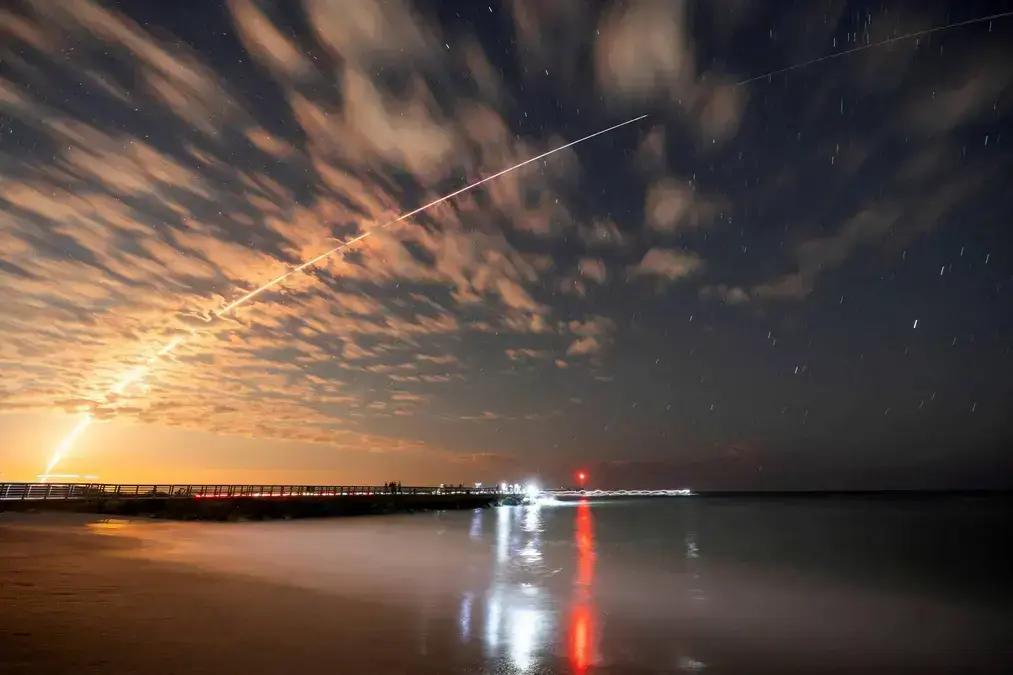 Erupções solares reduzem vida útil de satélites Starlink, aponta pesquisa
