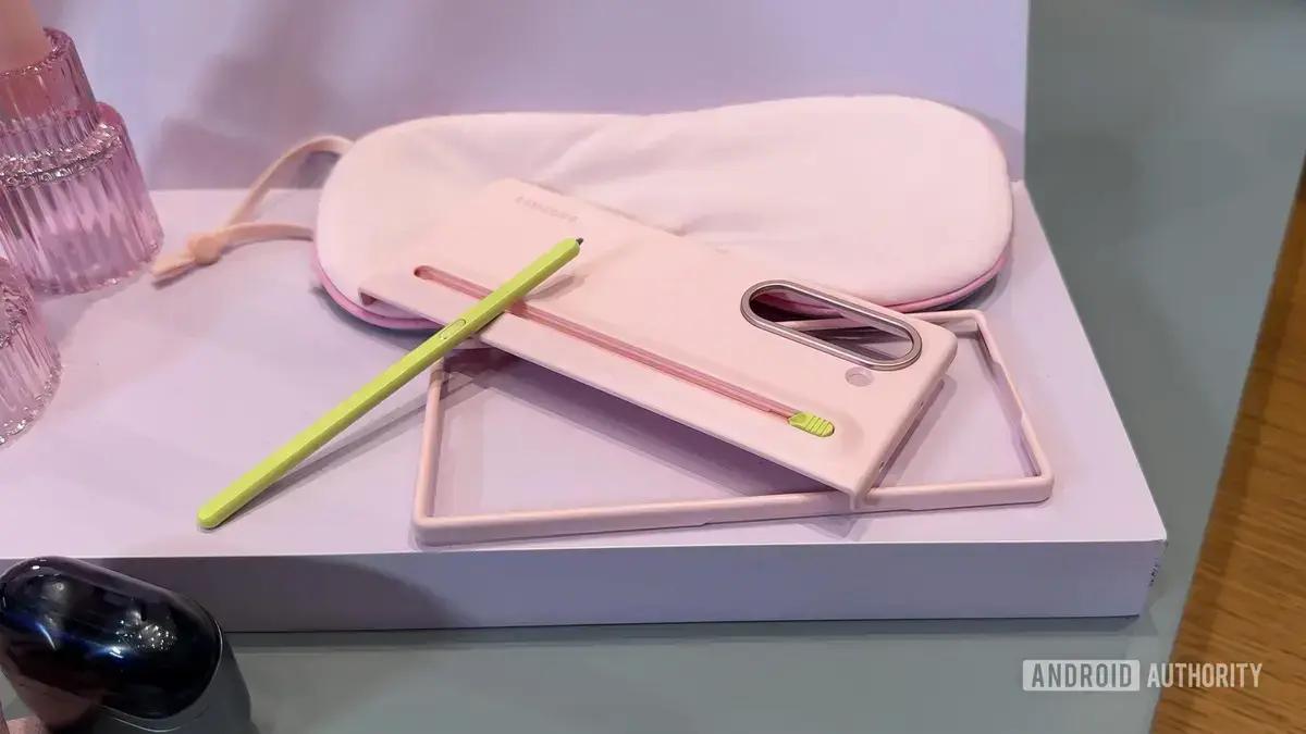 Rumores da nova S Pen do Galaxy Z Fold 7 indicam tecnologia sem bateria interna