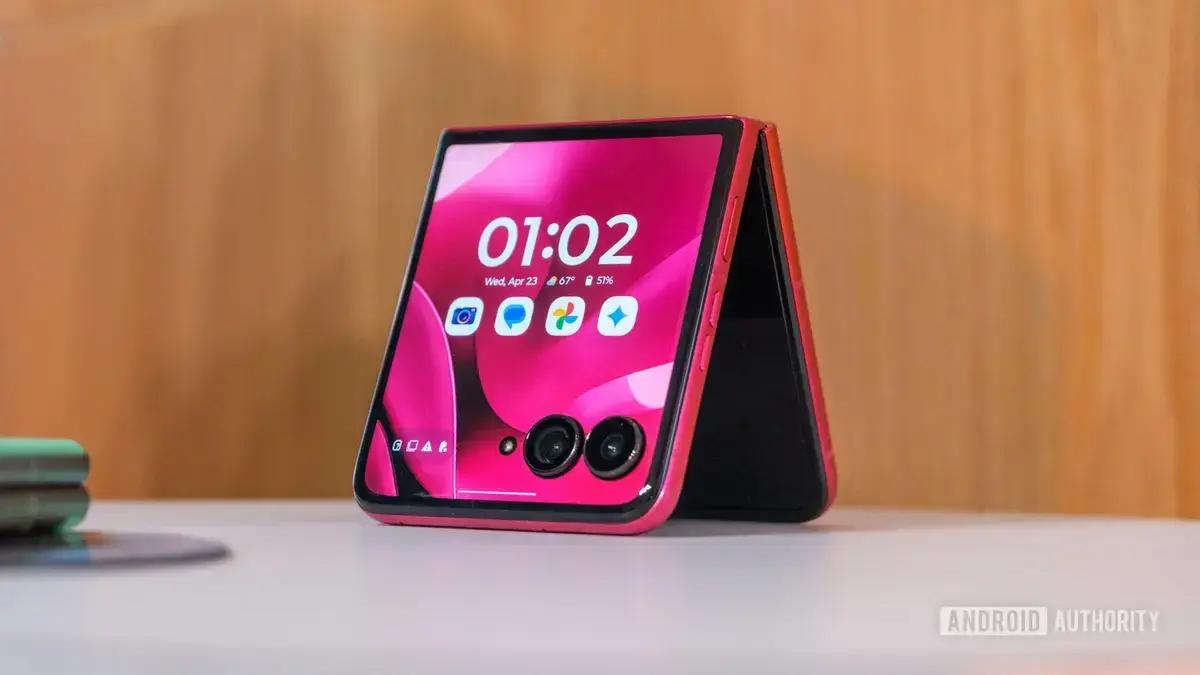 Motorola Razr Plus 2025 tem desconto nos EUA, mas oferta não está disponível no Brasil