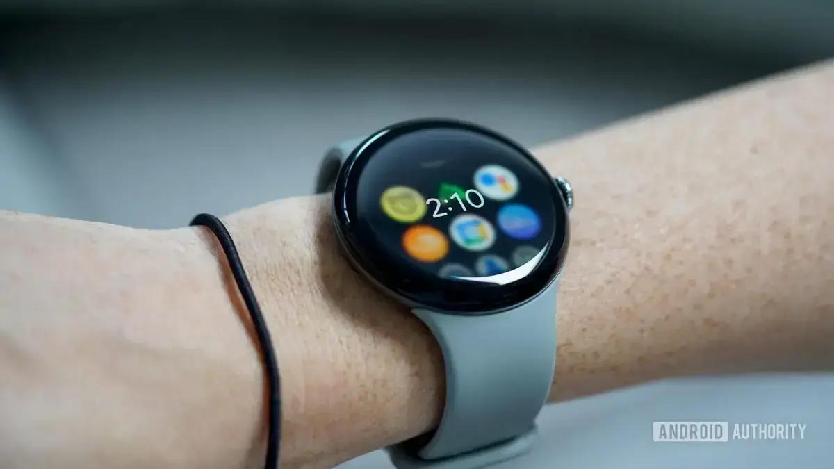 Wear OS 6 melhora a exibição always-on em relógios inteligentes