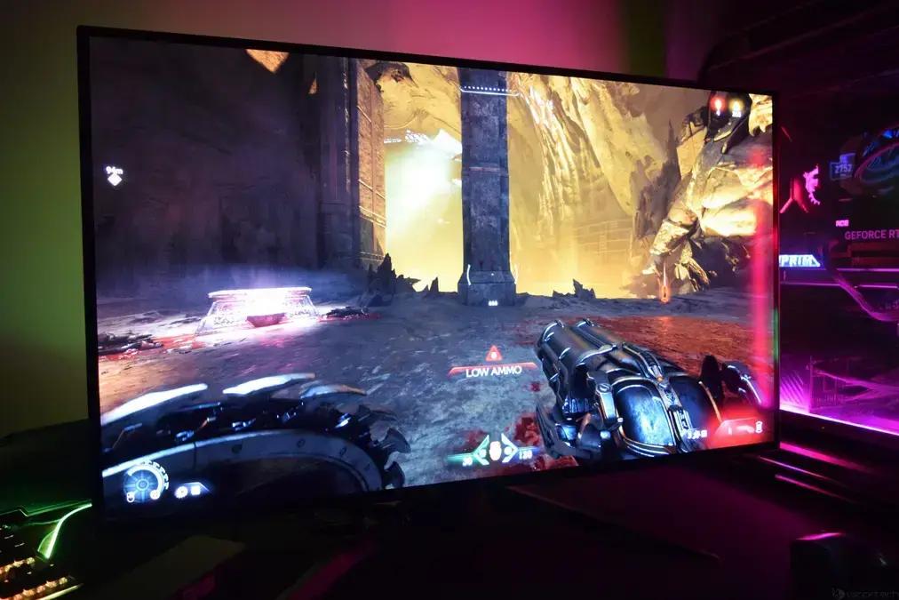 Monitor OLED de 32 polegadas com alta frequência de atualização chega ao mercado