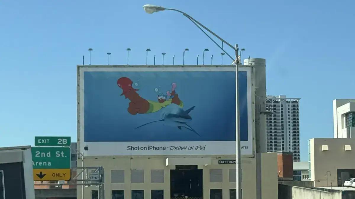 Oops: Billboard da Apple gera interpretações curiosas na publicidade outdoor