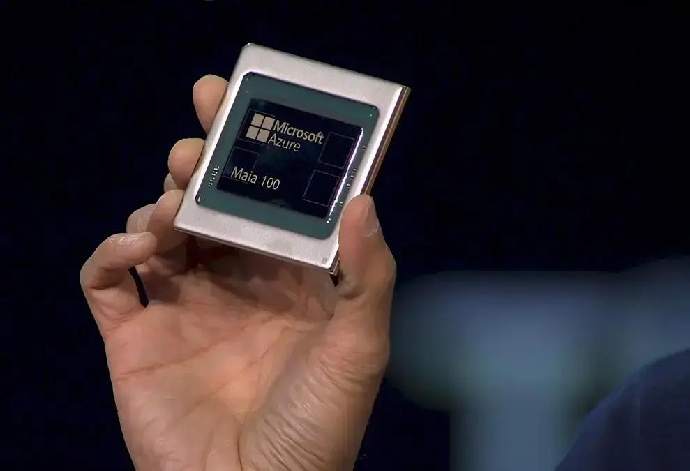 Microsoft adia chip de IA interno devido à competição com NVIDIA
