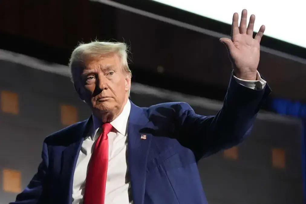 Trump avalia deportar Elon Musk; Bolsa da Tesla cai no mercado