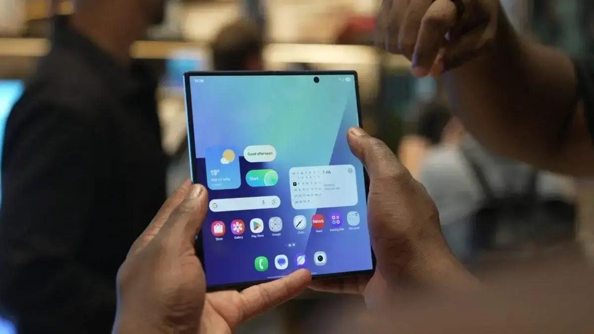 Teste de durabilidade do Galaxy Z Fold 7 mostra resistência a condições extremas