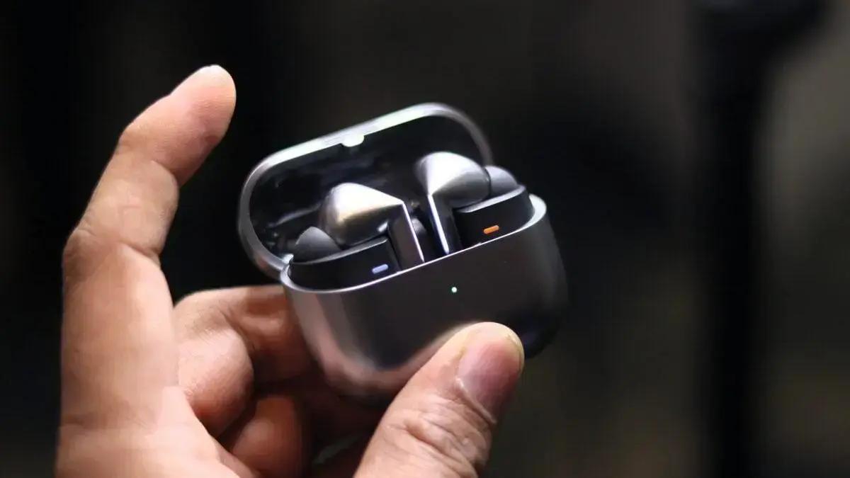 Lançamento dos Galaxy Buds 4 pode ser antecipado para 2026, junto com a série Galaxy S26