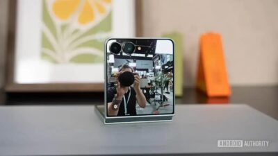 Erro de Apple ao publicar vídeo promocional do Galaxy Z Flip 7 vira repercussão