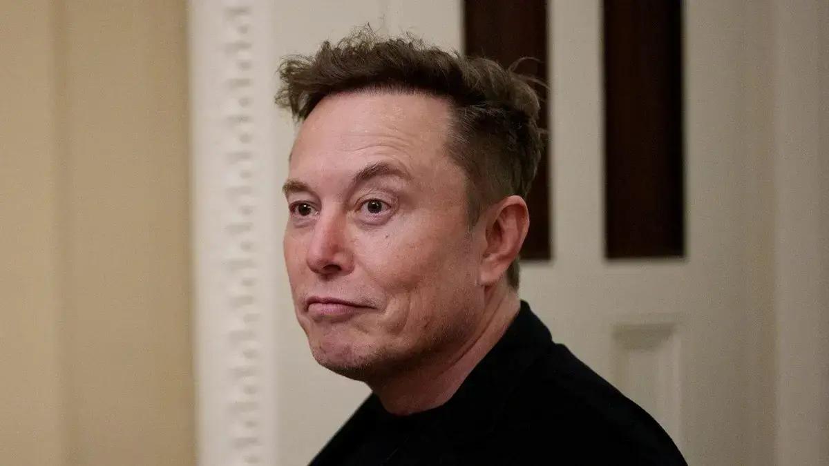 Senadores dos EUA questionam Musk sobre discursos antissemitas gerados pelo X