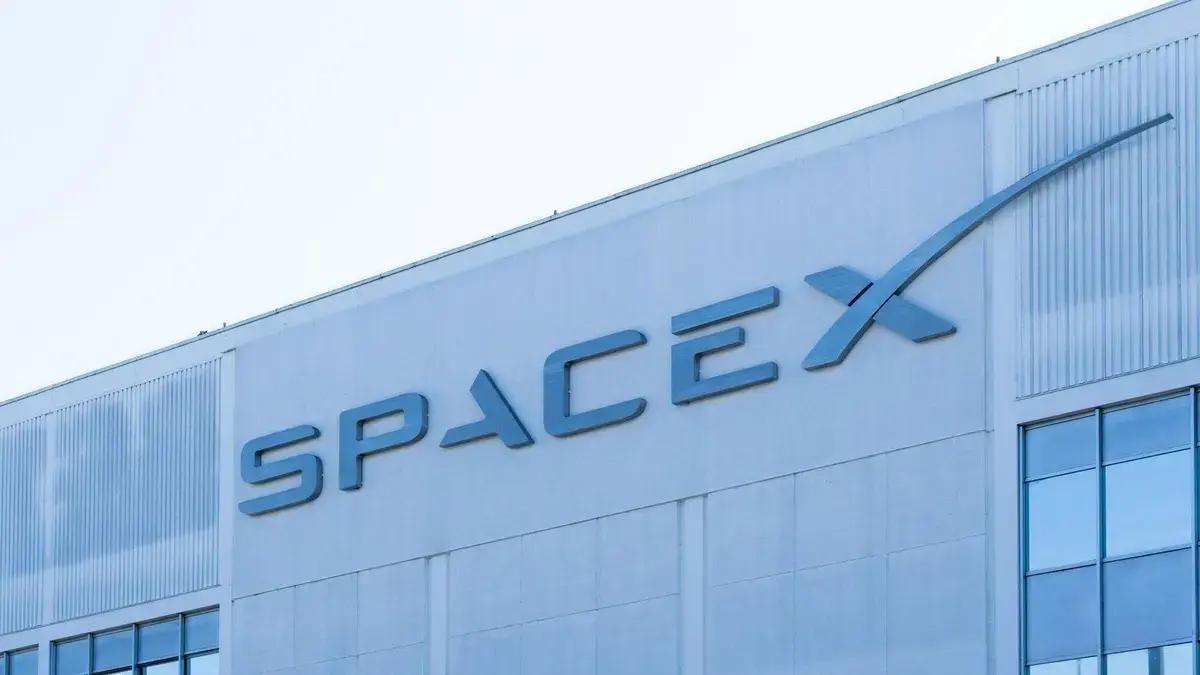 SpaceX avalia investimento na xAI de Elon Musk
