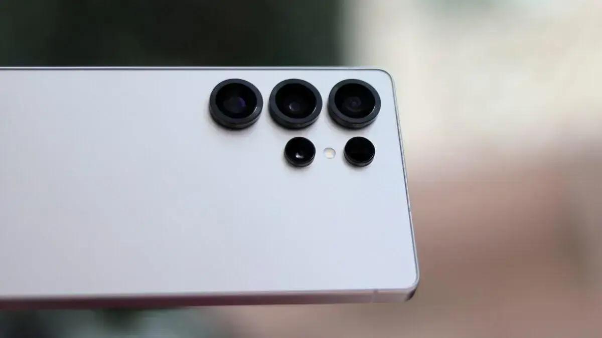 Rumores indicam mudanças no design do iPhone 17 Pro Max em relação ao Galaxy S26 Ultra