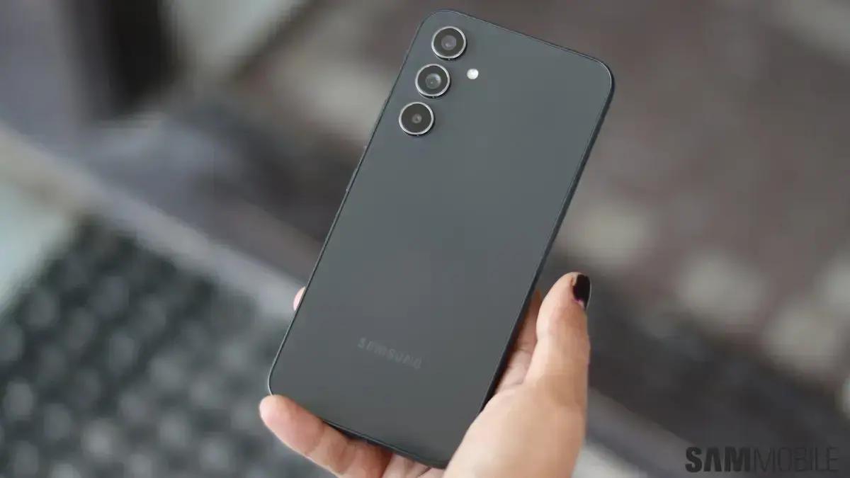 Primeiros sinais da One UI 8 para Galaxy A54 aparecem