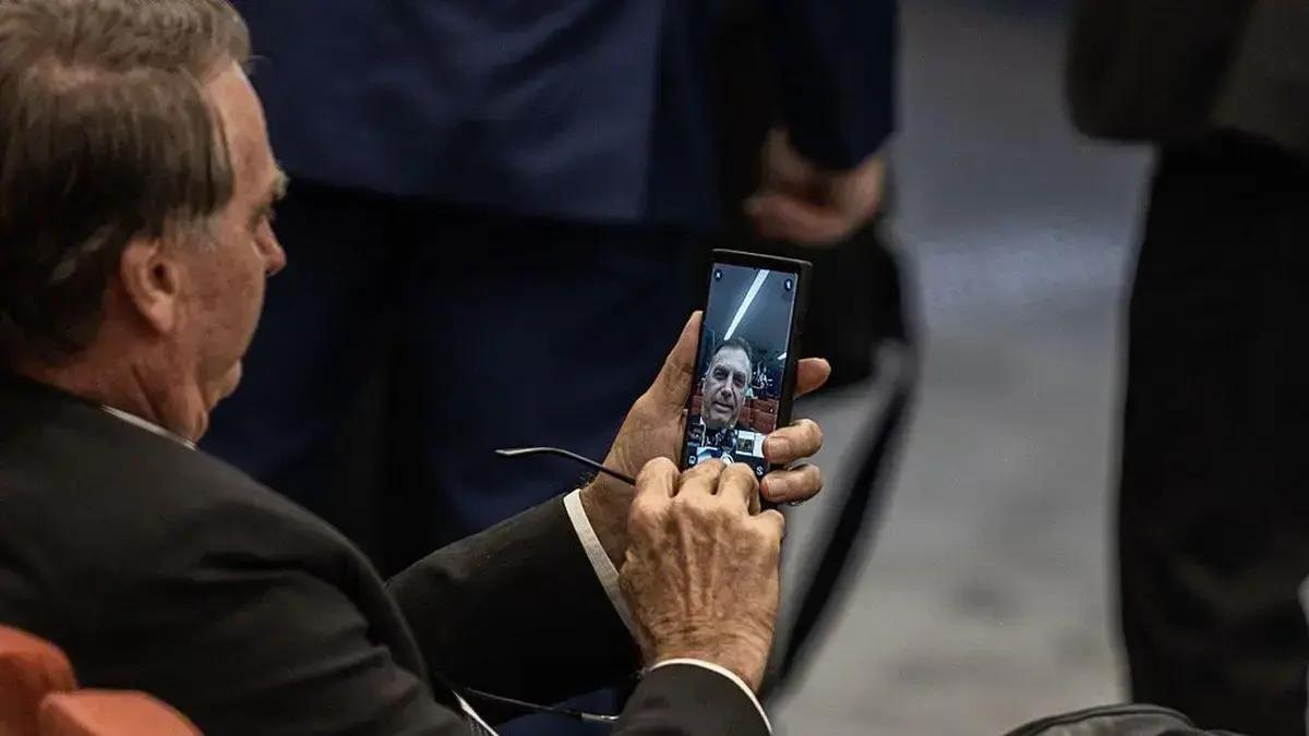 Proibição do uso das redes sociais por Bolsonaro após decisão do STF