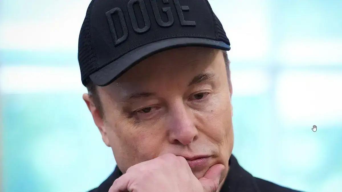 Queda das ações da Tesla relacionada às movimentações de Elon Musk